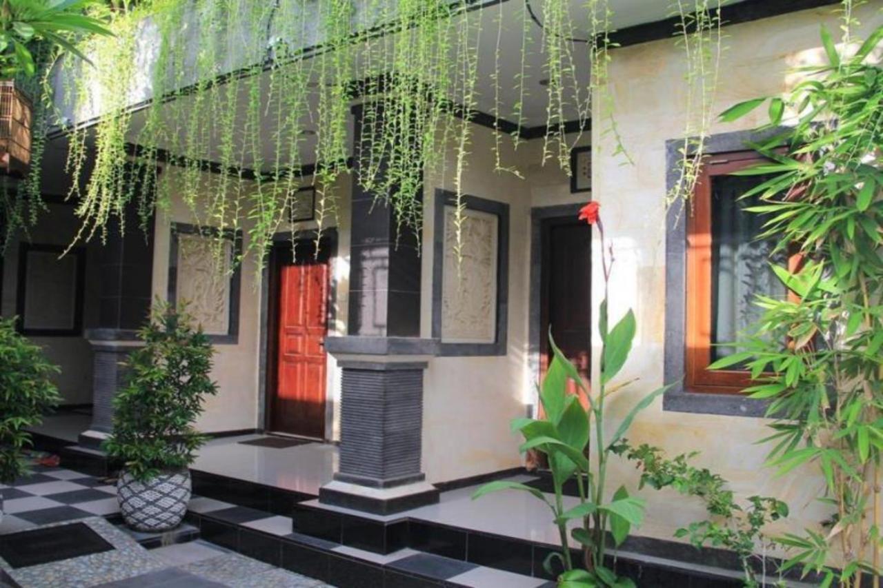 Oyo 90274 Odah Guest House Kuta Lombok Exterior foto